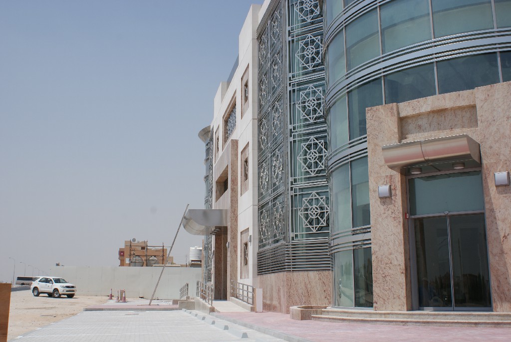 архитектурные металлоконструкции коммерческого банка Катара